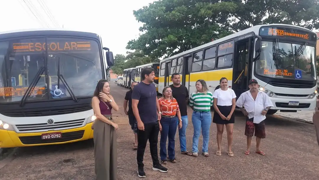 Foto 3 – Beneditinos é contemplada com nova frota de transporte escolar
