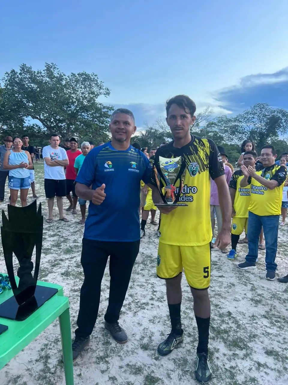 Foto 6 – Contente derrota Arraial e levanta a Taça do Campeonato da Comunidade