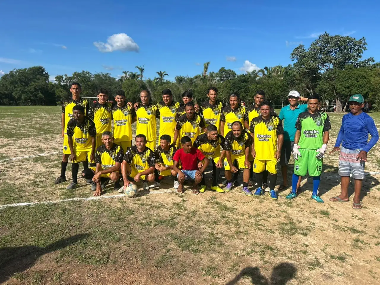 Foto 11 – Contente derrota Arraial e levanta a Taça do Campeonato da Comunidade