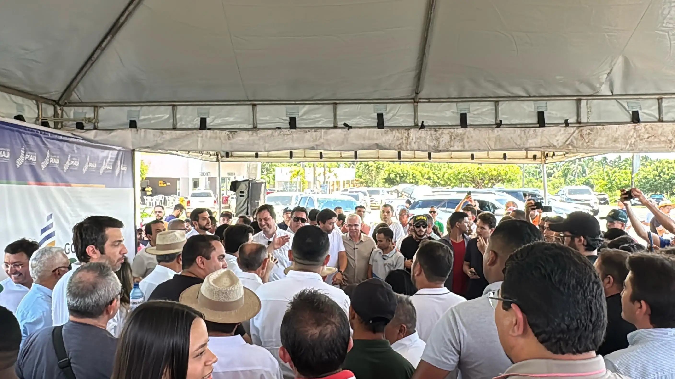 Foto 3 – Governador inaugura PI-223, entre Estaca Zero e Beneditinos