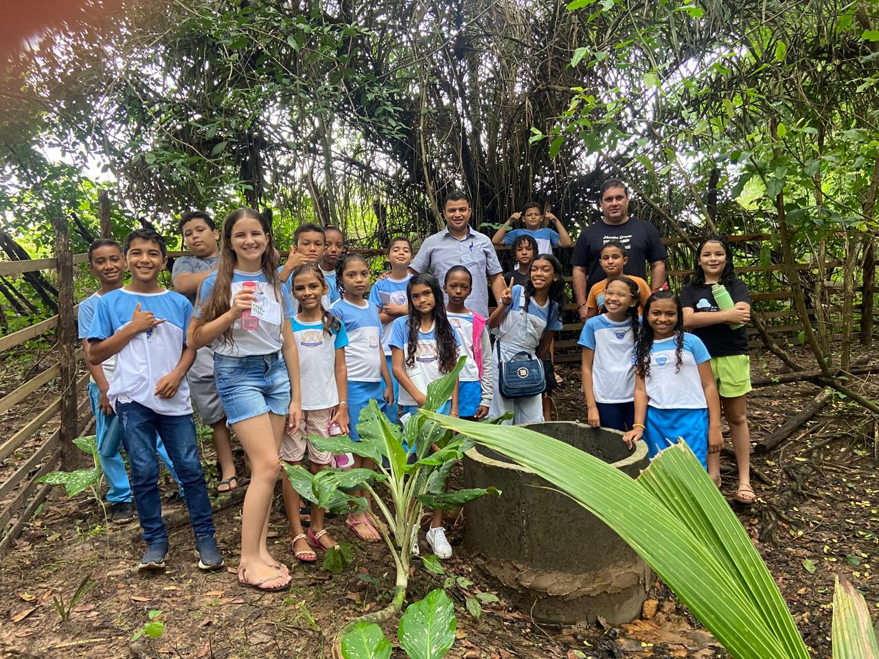Foto 6 – Estudantes participam de aula ambiental no Riacho Taboquinha