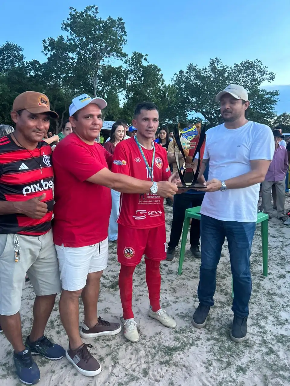 Foto 3 – Contente derrota Arraial e levanta a Taça do Campeonato da Comunidade